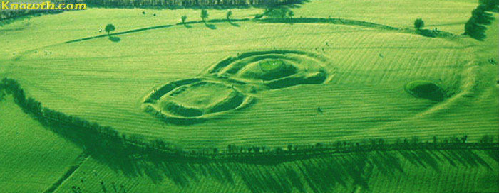 Aerial shot of the Hill of Tara courtesy Michael at Knowth.com